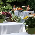Fonagy Es Walter Vendeg- Es Borhaz Frühstückspension