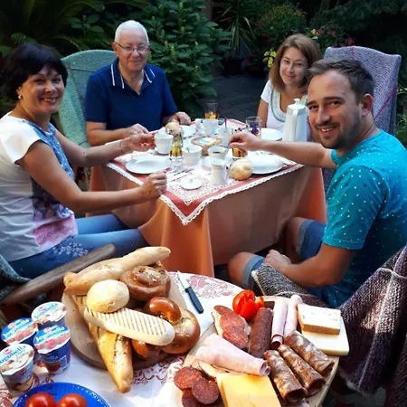 Fonagy Es Walter Vendeg- Es Borhaz