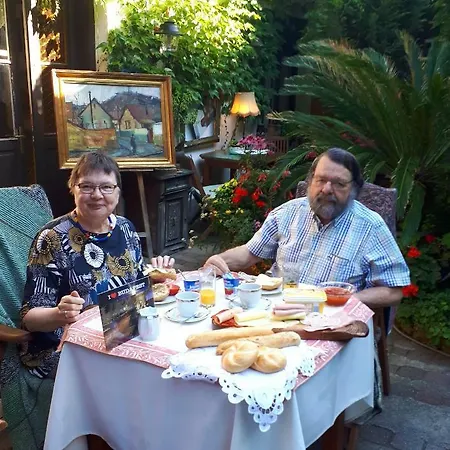 Fonagy Es Walter Vendeg- Es Borhaz 3*